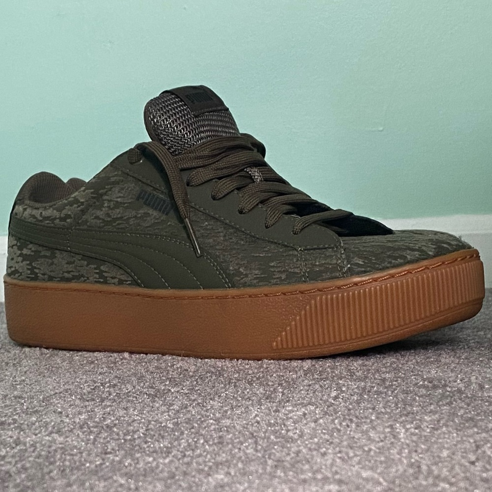 PUMA Sneakers